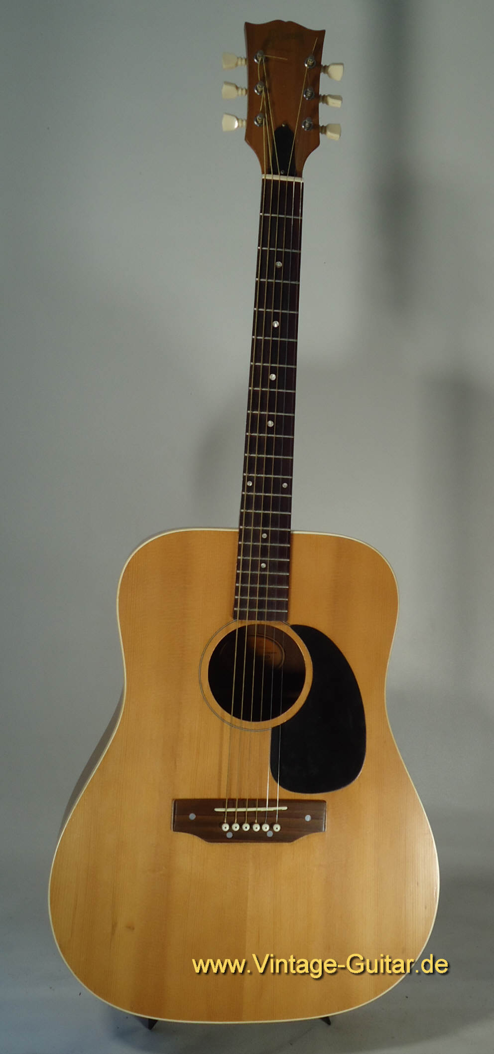 Gibson JG-0 1971 a.jpg